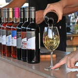 Große Auswahl an Aspacher Weine werden ausgeschenkt. Kelter. Wein. Berg. Wandern und Geniessen rund um die Kelter in Kleinaspach. SK