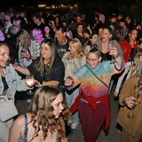 Bei den Jungwinzern Marco Holzwarth wird zur Musik von DJ NW so richtig abgetanzt. Kelter. Wein. Berg. Wandern und Geniessen rund um die Kelter in Kleinaspach. SK