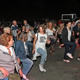 Aus den Lautsprecherboxen dröhnt der Song „Cotton Eye Joe“, ein berühmter Dance- und Country-Hit. Der Aspacher DJ Cheasy bringt die Partygäste direkt an der Kelter in den Abtanzmodus. Kelter. Wein. Berg. Wandern und Geniessen rund um die Kelter in Kleinaspach. SK